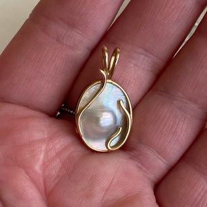 14kt pearl pendant